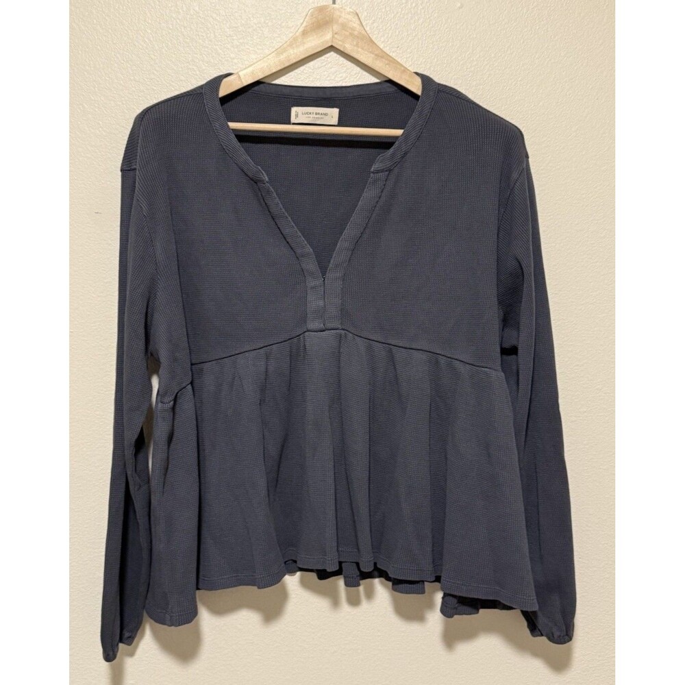 Lucky Brand women’s Gray waffle peplum pullover Top Size L deep split neckline